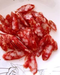 易做的荷兰豆炒腊肠做法图解2)