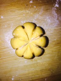 美味的油炸南瓜饼做法图解6)