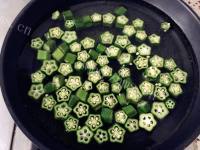 特下饭的秋葵炒蛋做法图解2)