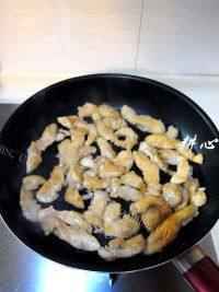 秋葵炒鸡肉做法图解8)
