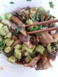家常菜猪头肉拍黄瓜