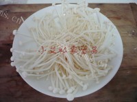 美味的蒜蓉粉丝金针菇做法图解3)