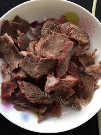 美味营养的牛骨汤做法图解8)
