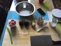 美味的皮蛋瘦肉粥做法图解1)