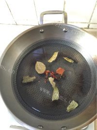 美味的番茄牛肉煲做法图解3)