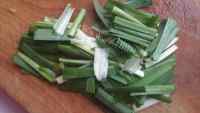 鲜美菜苔豆腐汤做法图解3)