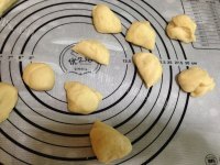 美味的猪肉生菜小笼包做法图解5)