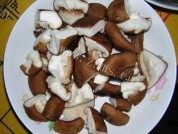 香菇炒鸡蛋做法图解2)