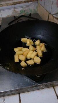 口感丰富的土豆烧鸡肉做法图解6)