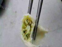 好吃的卷心菜芹菜水饺做法图解6)