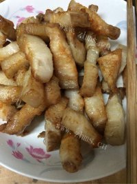 家常菜土豆红烧肉做法图解6)