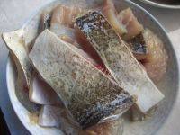 干炸黑椒鱼块（家常菜）做法图解1)
