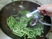 鲜美的清炒四季豆做法图解3)