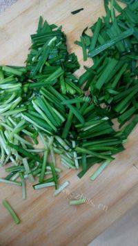 家常菜土豆丝炒韭菜做法图解3)