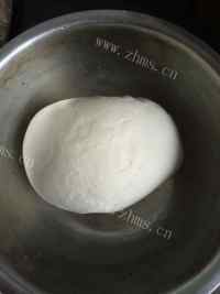 色香味俱全的韭菜鸡蛋馅水饺做法图解2)