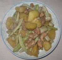 家常土豆豆角炖肉做法图解8)