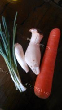 家常菜鸡腿菇炒肉片做法图解3)