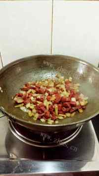 美味简易的胡椒牛肉炒饭做法图解5)
