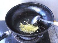 简易的胡萝卜炒饭做法图解4)