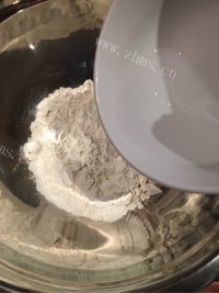 自制葱香手抓饼做法图解2)