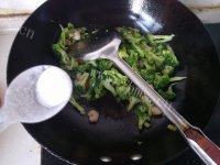 虾仁炒西兰花自制做法图解9)