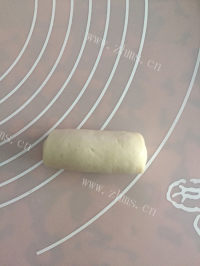 自制莲蓉蛋黄酥做法图解9)