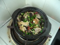 好吃木耳滑鸡煲仔饭做法图解9)