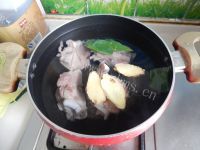 色香味浓的冬瓜薏米排骨汤做法图解4)