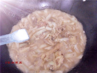 美味的沙茶酱洋葱焖鸡做法图解11)