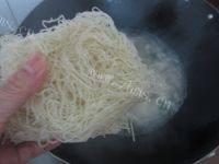 榨菜肉丝米粉做法图解7)