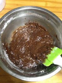 美味营养的黑森林蛋糕做法图解7)