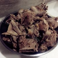冬日的马蹄胡萝卜炖羊排做法图解6)