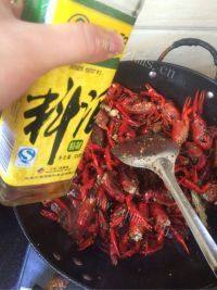 美味的麻辣小龙虾做法图解6)