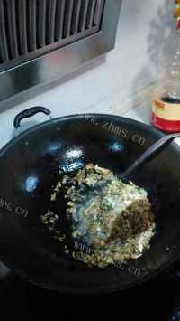 美味的酸菜烧黄鳝做法图解2)