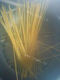 十分诱人的意大利面做法图解4)