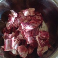好喝的炉火萝卜羊肉汤做法图解1)