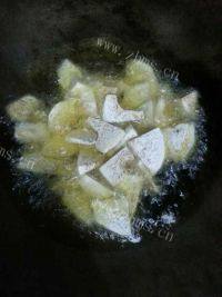 自制拔丝芋头做法图解3)