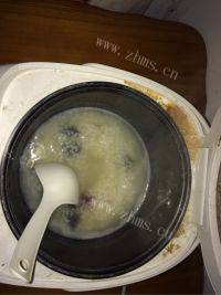 美味早餐皮蛋粥做法图解4)