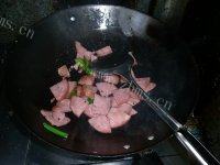 口感饱满的水煮羊肉片做法图解7)
