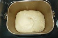 回味无穷的豆沙卷面包做法图解5)