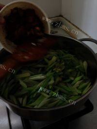 家常菜肉片炒芹菜做法图解4)