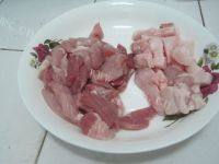 常吃不腻的蒜苗炒肉做法图解1)
