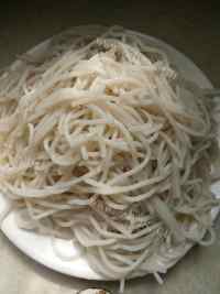 美味的肉丝炒粉做法图解1)
