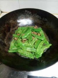 家常菜红烧肉炖豆角做法图解4)