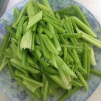 DIY芹菜炒肉做法图解1)