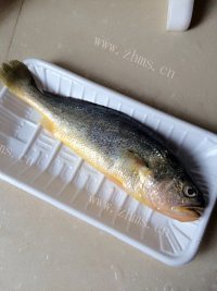 蒸黄鱼做法图解1)