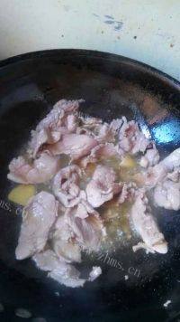 家常菜莴笋炒肉片做法图解5)