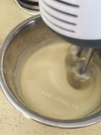 自制蛋黄小饼干做法图解2)