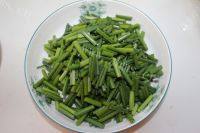 美味的韭菜苔炒鸡蛋做法图解2)