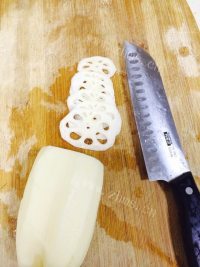 美味蜂蜜柠檬渍莲藕做法图解2)